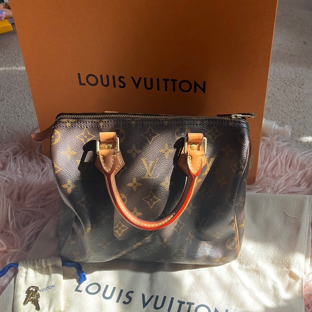 Gently used Speedy 25 Louis Vuitton with box, keys and bag